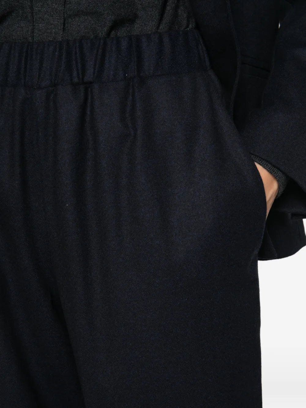 Carrot Pantaloni in Lana con Cavallo Basso
