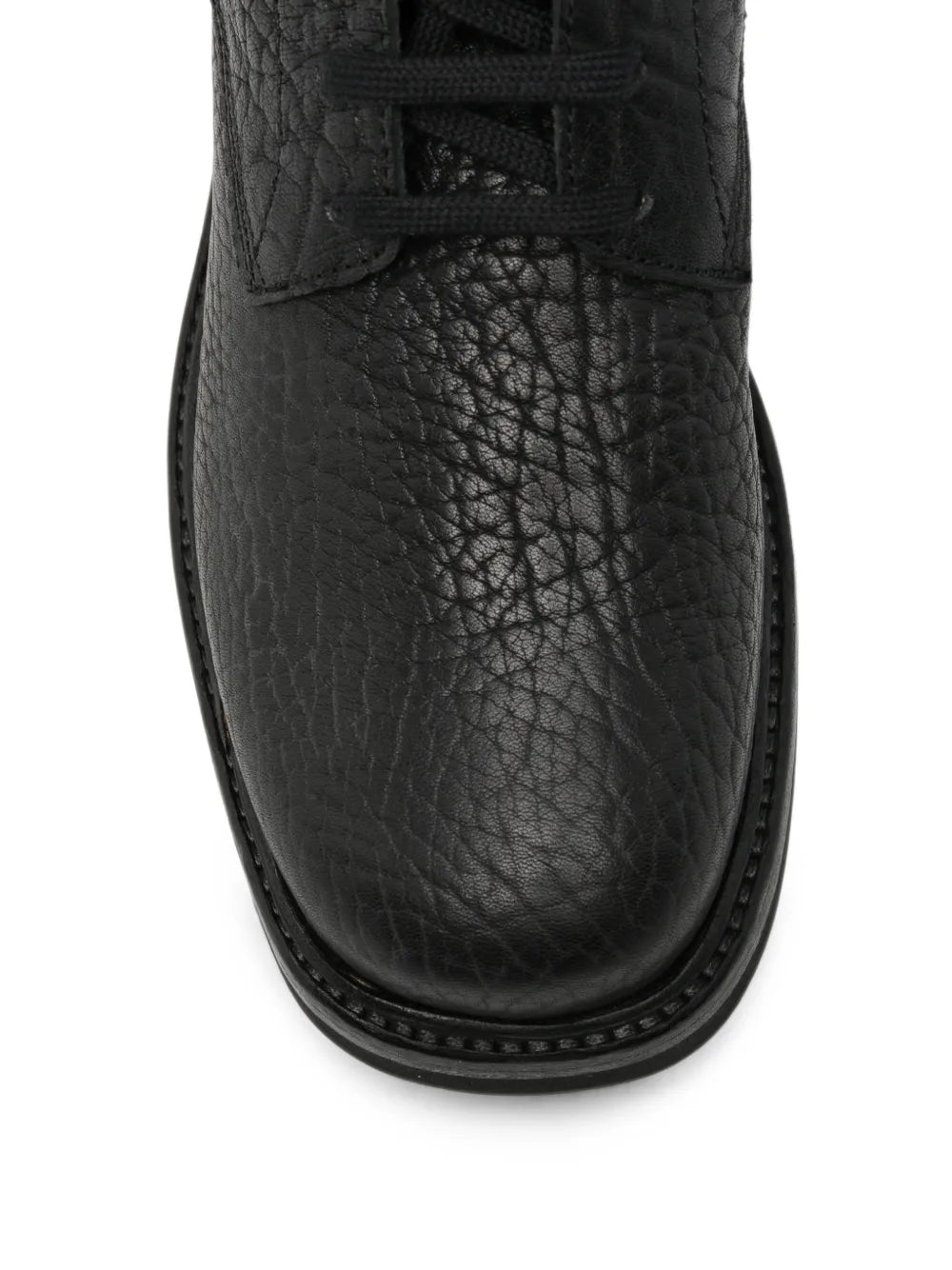 Anfibio in pelle con lacci nero