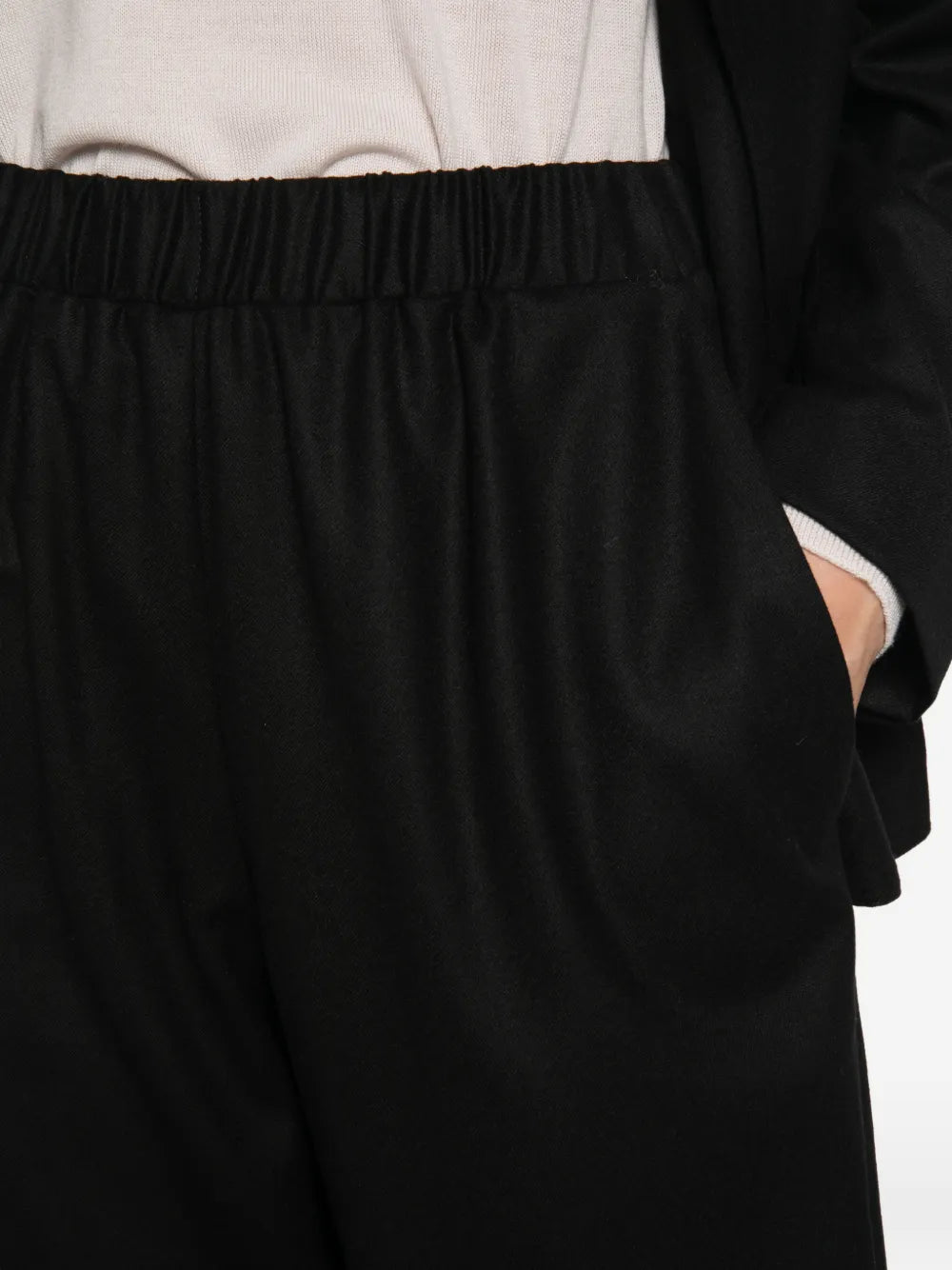 Carrot Pantaloni in Lana con Cavallo Basso