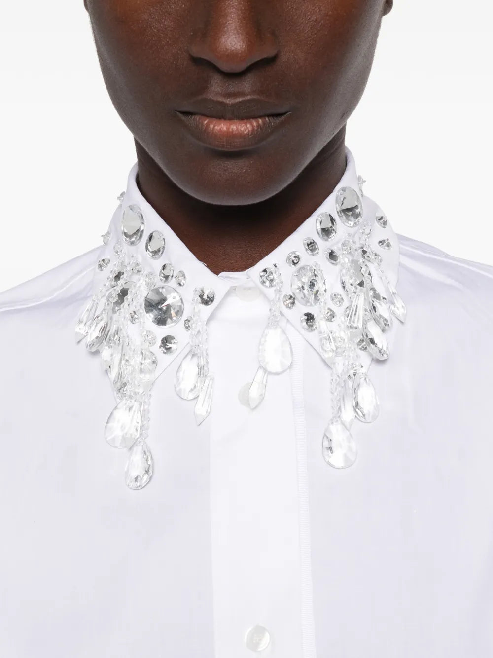 Camicia classica con collo ricamato