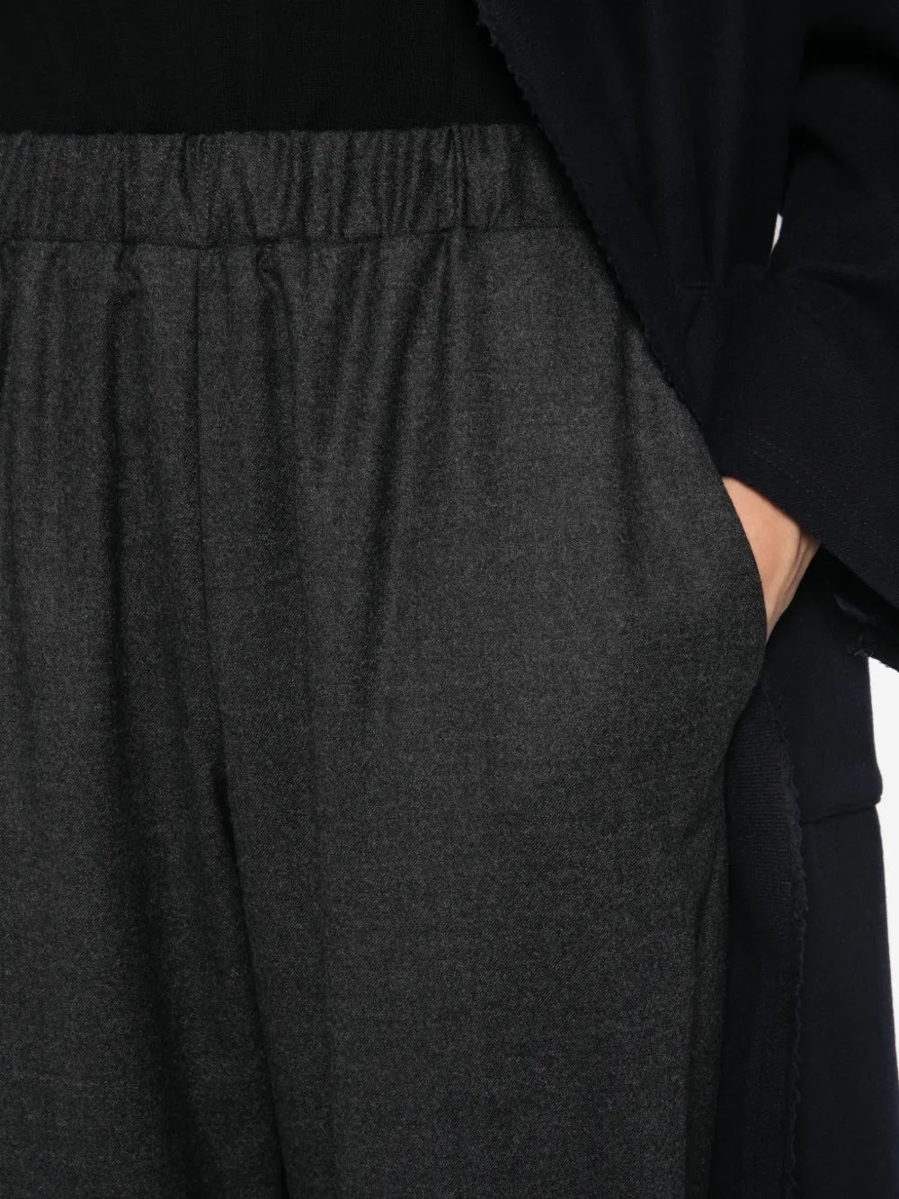 Carrot Pantaloni in Lana con Cavallo Basso